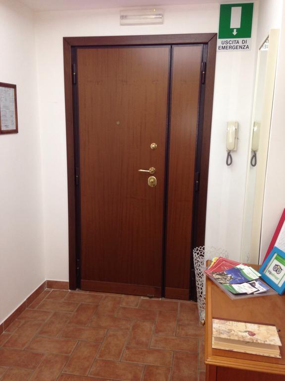 Casa Degli Ubaldi Bed & Breakfast Rome Bagian luar foto